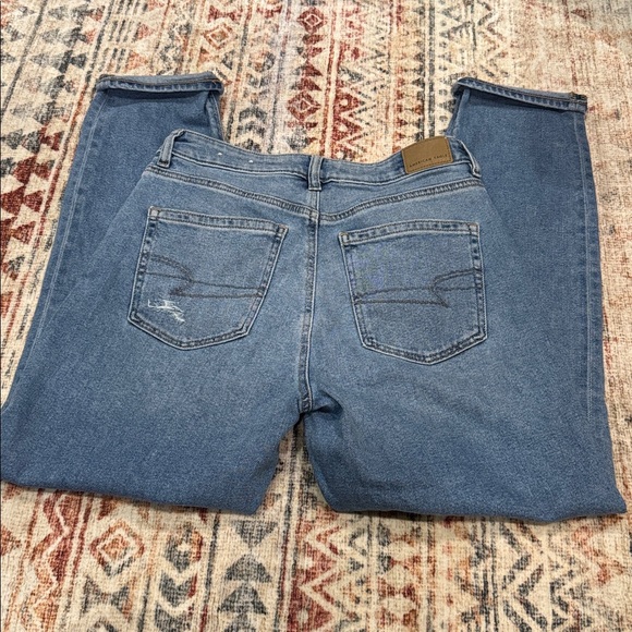 Women’s American Eagle Outfitters Mom Jeans - Picture 7 of 9